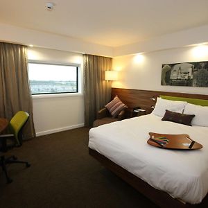 Chambre Accessible aux Personnes à Mobilité Réduite Lit Queen-Size